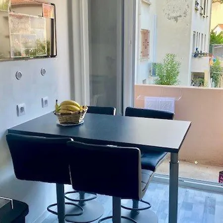 F2 Renove Centre-ville Amelie-les-bains - Fr-1-703-192 *