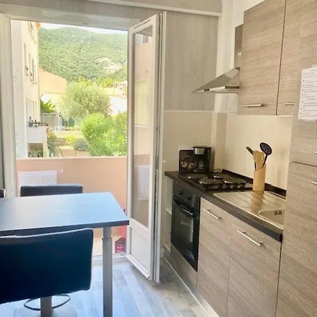 Apartment F2 Renove Centre-ville Proche Cures - Fr-1-703-192 *